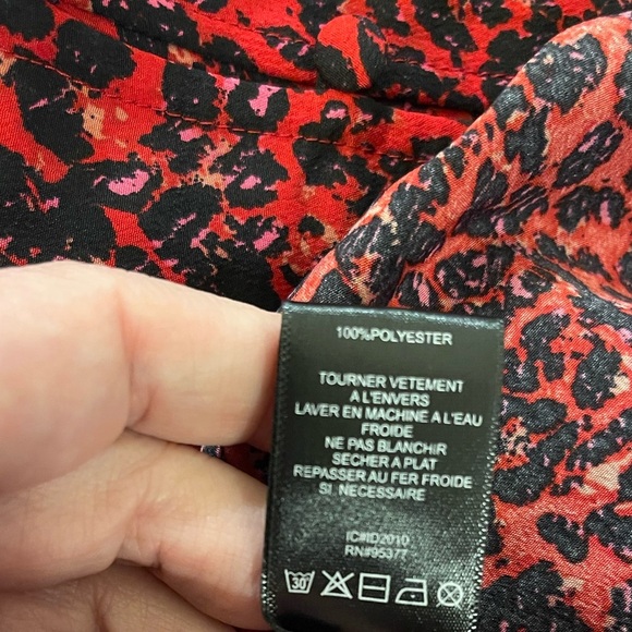 Sanctuary abstract print blouse smocked sleeves button front red black 3X - Picture 8 of 10